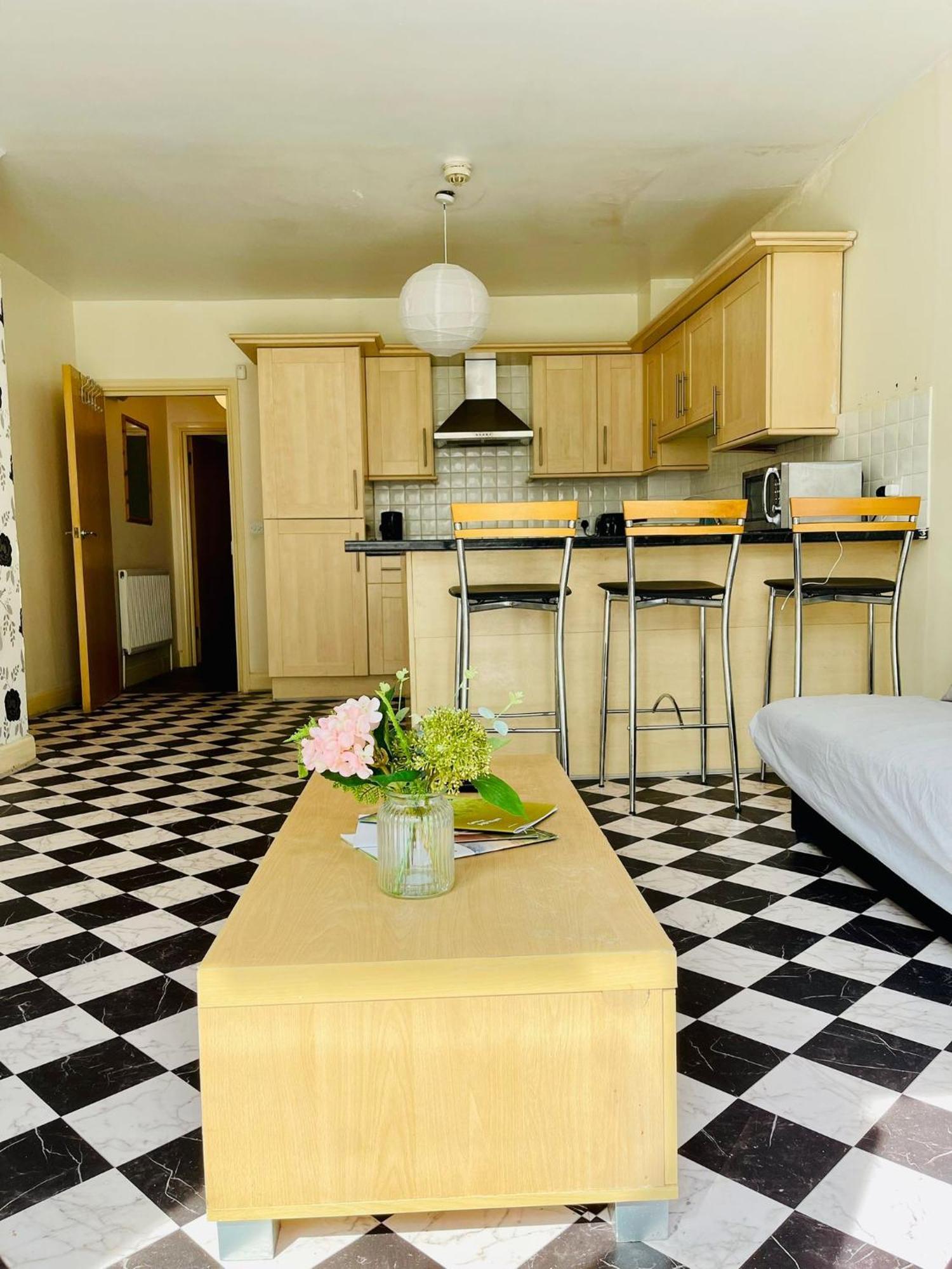 Ensuite Family In Stratford London